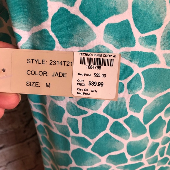 Turquoise Animal print active top - Picture 4 of 5